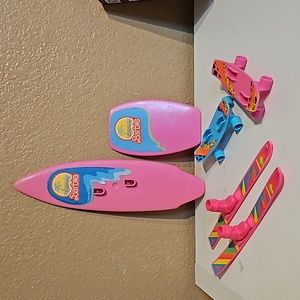 Vintage 90d Barbie sports accessories Surfing, Skateboard And Skis